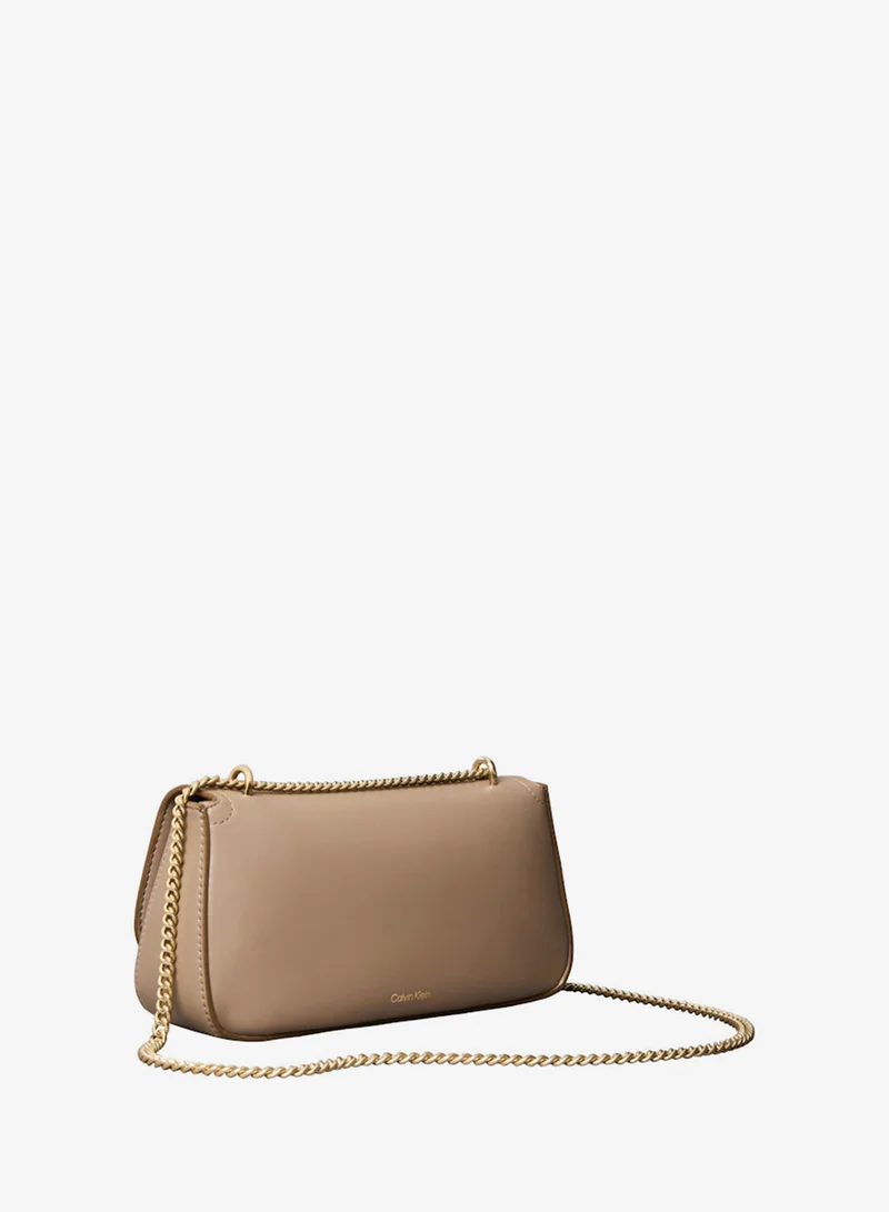 كالفن كلاين Covertible Chain Small Bag